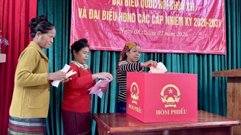 Cử tri vùng sâu, hải đảo nô nức tham gia bầu cử sớm