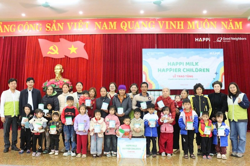 GNI: Trao hàng ngàn lon sữa cho trẻ em Thanh Hóa