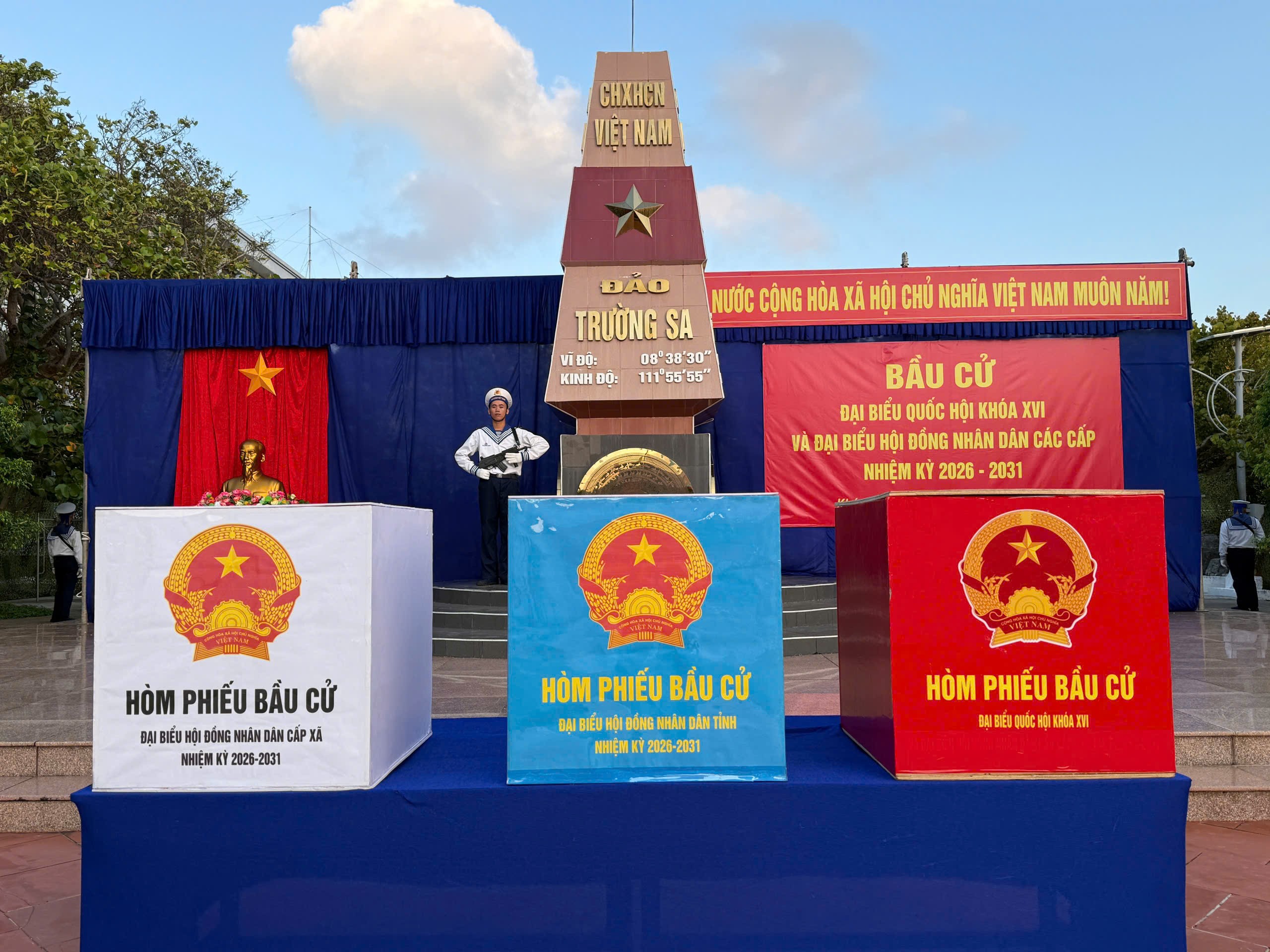 Hoàn tất công tác chuẩn bị cho “Ngày hội non sông” tại Trường Sa Hoàn tất công tác chuẩn bị cho “Ngày hội non sông” tại Trường Sa