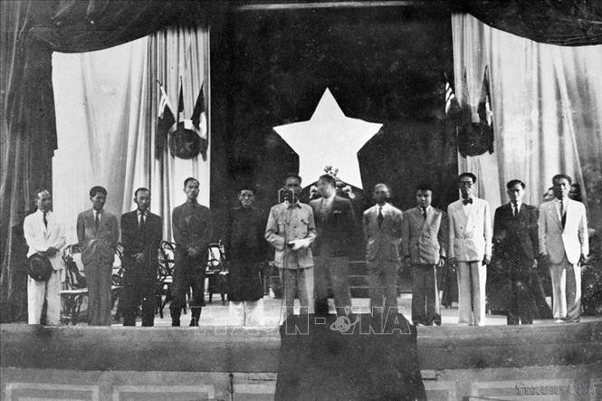 "Làm việc nước bây giờ là hy sinh, là phấn đấu, quên lợi riêng mà nghĩ lợi chung"