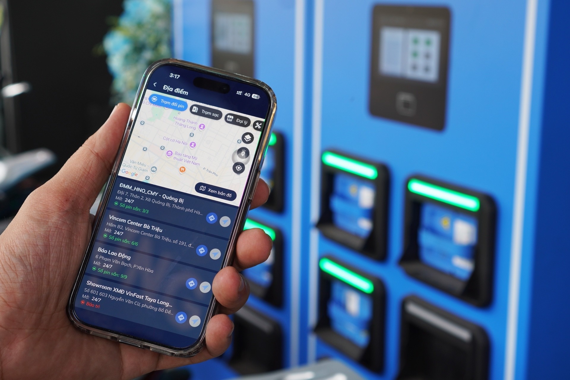 Hệ thống tủ đổi pin có thể dễ dàng tìm kiếm và theo dõi tình trạng pin trên ứng dụng. Hệ thống tủ đổi pin có thể dễ dàng tìm kiếm và theo dõi tình trạng pin trên ứng dụng.