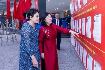 Chủ tịch Ủy ban Trung ương MTTQ Việt Nam Bùi Thị Minh Hoài dự khai mạc và bỏ phiếu bầu cử tại Hà Nội