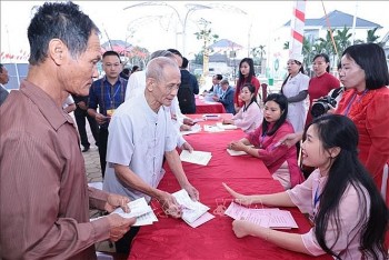 Cử tri cả nước nô nức đi bỏ phiếu bầu đại biểu Quốc hội khóa XVI và HĐND các cấp