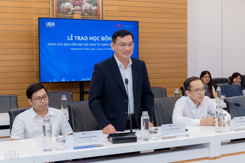 PGS.TS. Bùi Quang Hùng – Phó Giám đốc phụ trách, Trường Đại học Kinh tế TP.HCM phát biểu tại chương trình PGS.TS. Bùi Quang Hùng – Phó Giám đốc phụ trách, Trường Đại học Kinh tế TP.HCM phát biểu tại chương trình