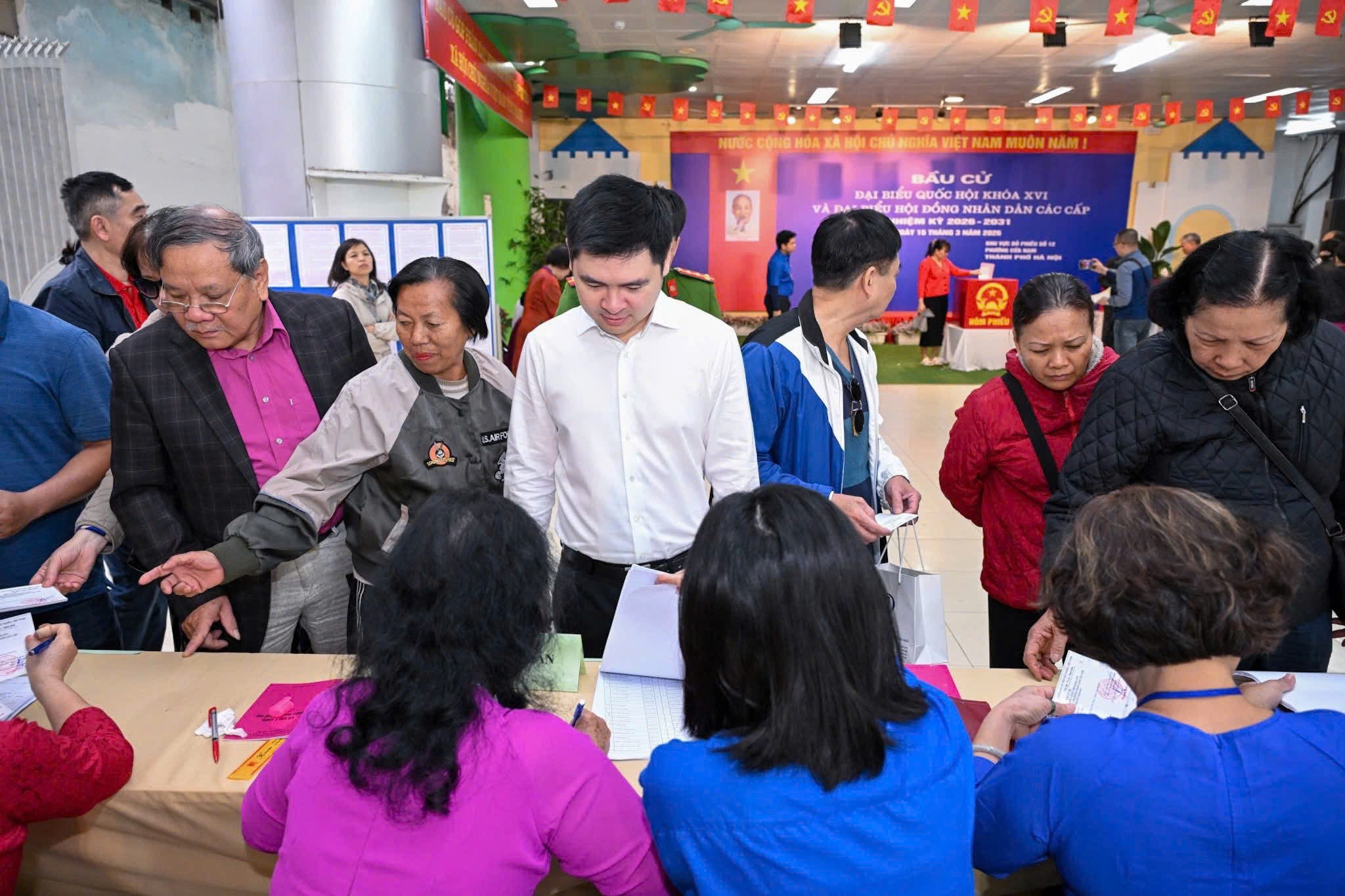 Trong cuộc “Tổng tuyển cử” lần này, tỷ lệ cử tri đi bầu gần 100%