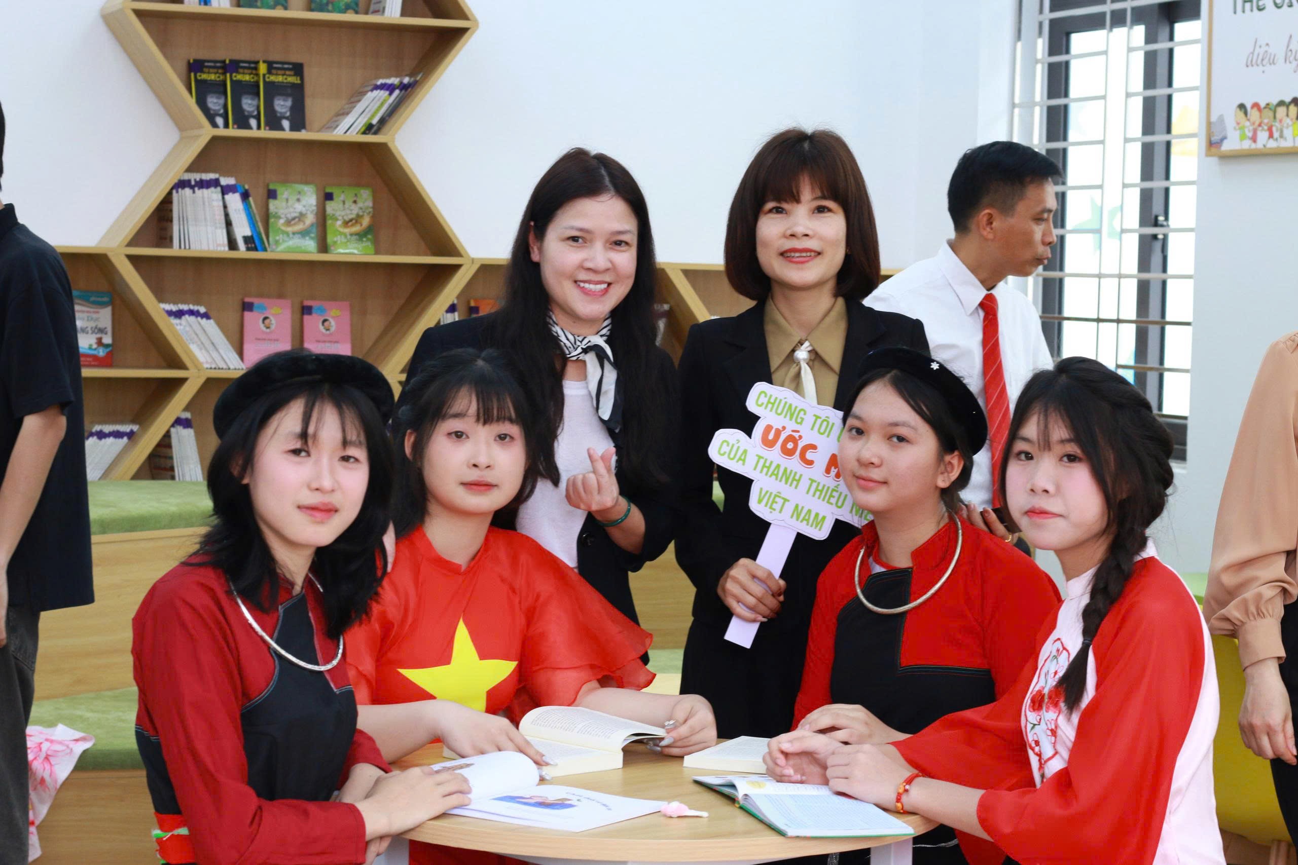 Khánh thành và bàn giao thư viện KB tại trường THCS Đại Phú (Tuyên Quang) Khánh thành và bàn giao thư viện KB tại trường THCS Đại Phú (Tuyên Quang)