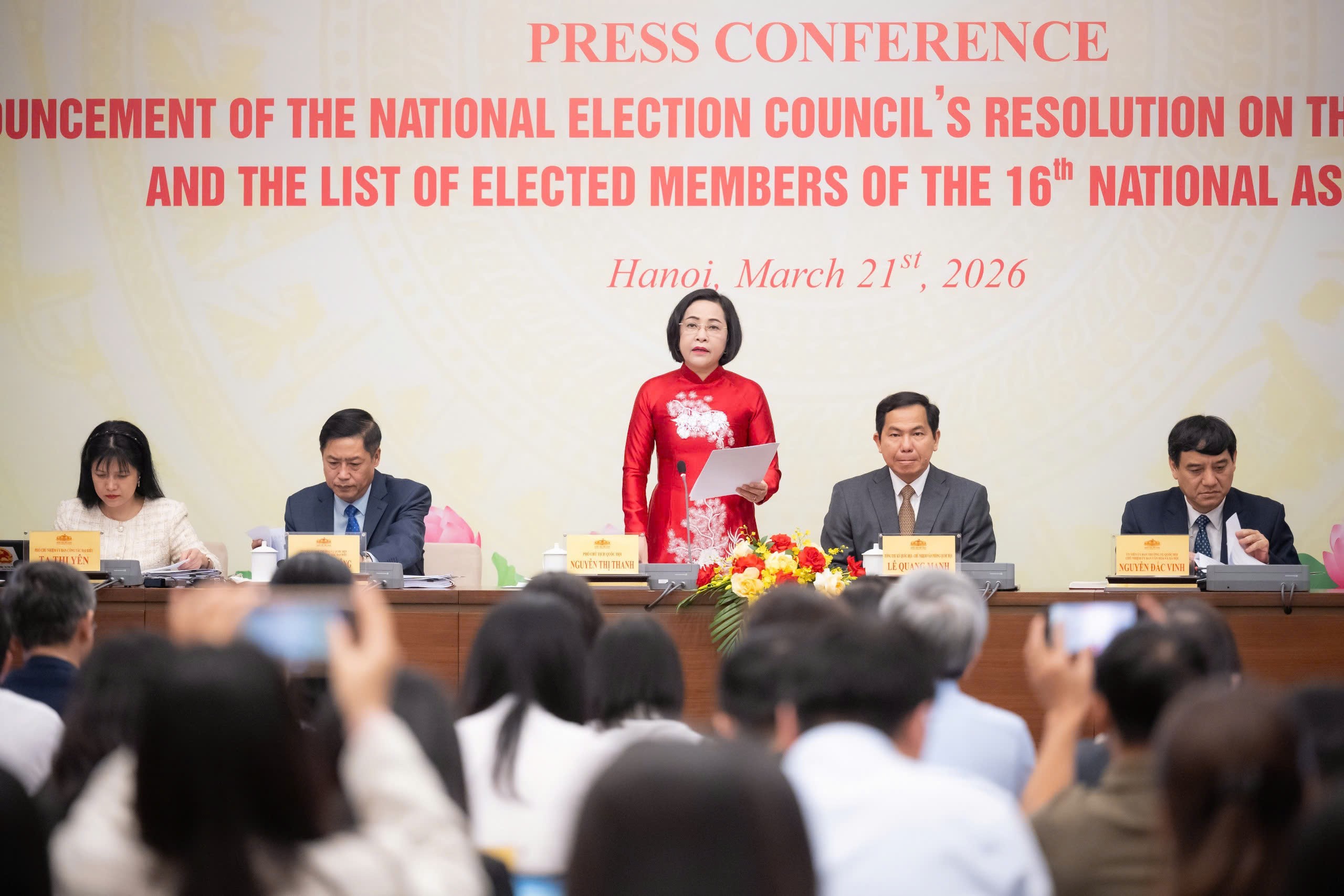 Phó Chủ tịch Quốc hội Nguyễn Thị Thanh chủ trì và điều hành họp báo. (Ảnh: quochoi.vn) Phó Chủ tịch Quốc hội Nguyễn Thị Thanh chủ trì và điều hành họp báo. (Ảnh: quochoi.vn)