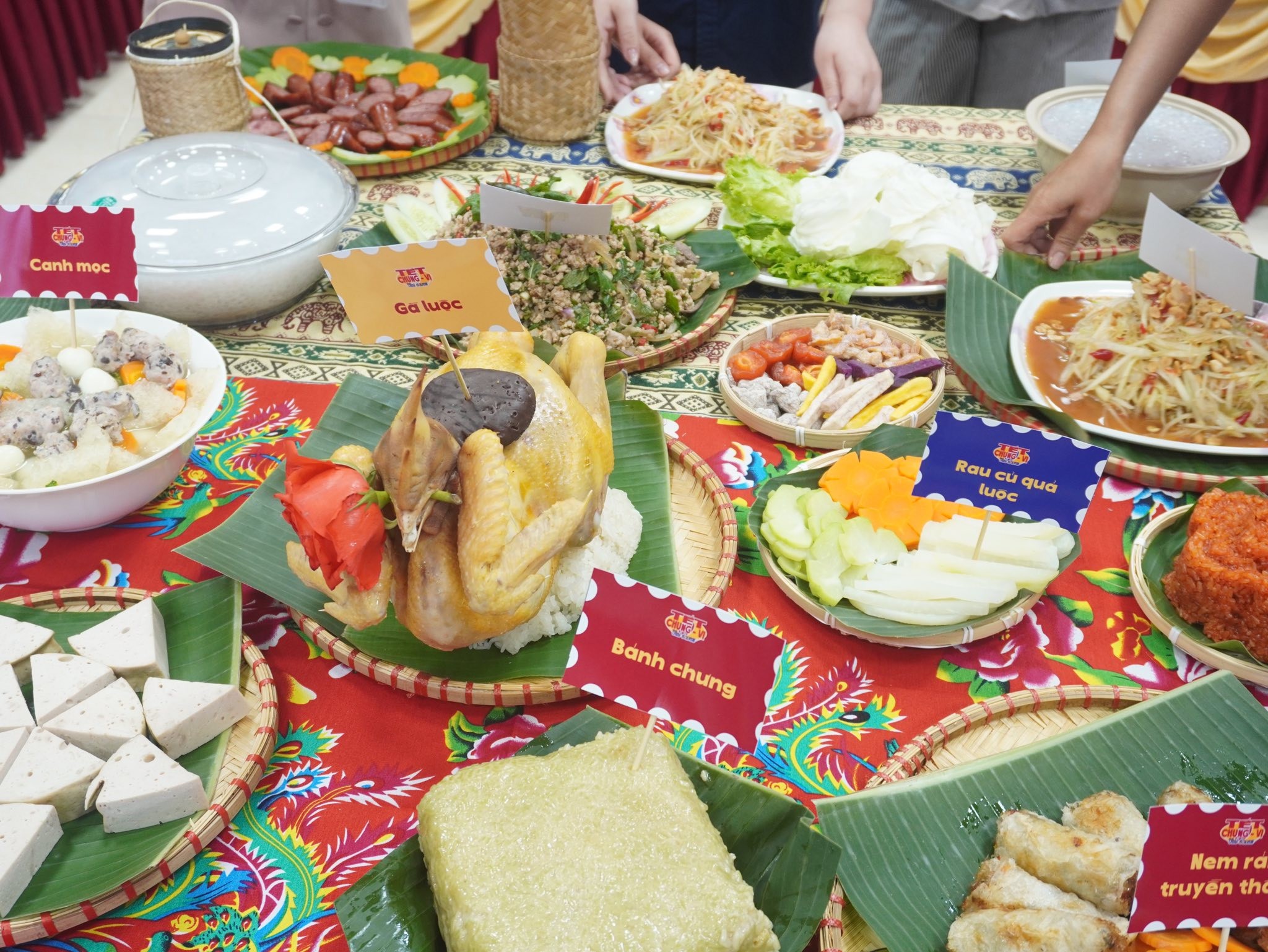 “Tết Chung Vị”: Giao lưu văn hoá ẩm thực Tết Việt - Lào