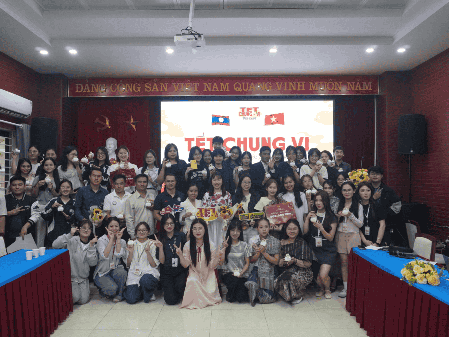 “Tết Chung Vị”: Giao lưu văn hoá ẩm thực Tết Việt - Lào