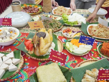 tet chung vi giao luu van hoa am thuc tet viet lao