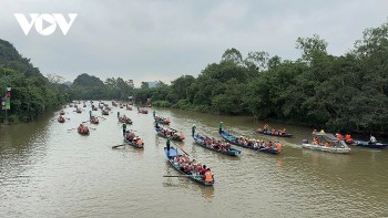 Gần 400 đại biểu, Đại sứ tham gia “Du xuân hữu nghị 2026” tại chùa Hương