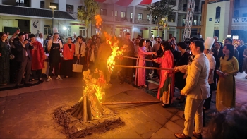 doc dao tet novruz giua long ha noi dap trung nhay lua don nam moi