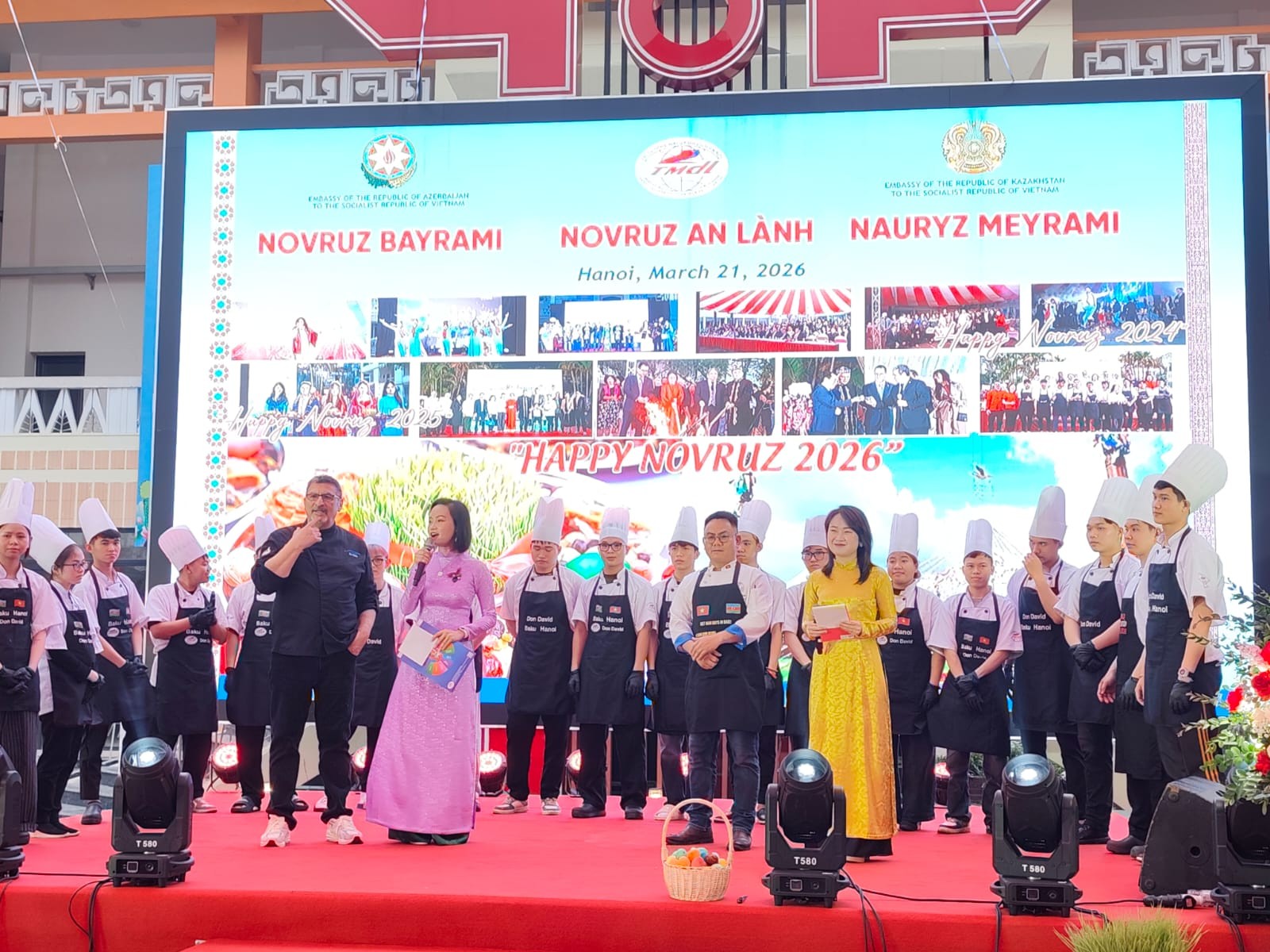 Độc đáo Tết Novruz giữa lòng Hà Nội: Đập trứng, nhảy lửa... đón năm mới