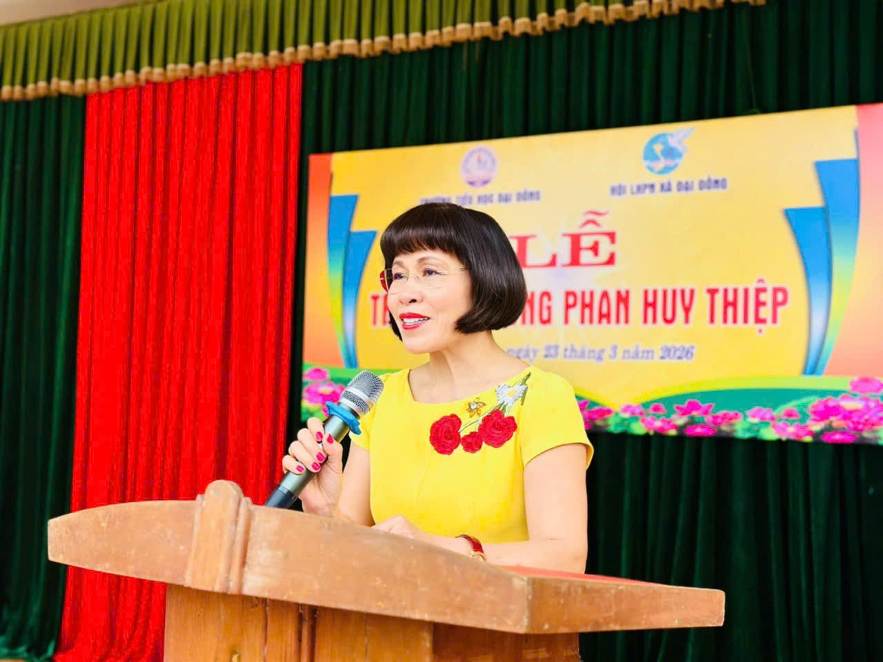 Gia đình kiều bào Hungary trao 20 suất học bổng cho học sinh Nghệ An