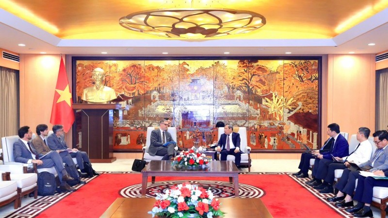 Thúc đẩy hợp tác giao thông đô thị, bảo tồn di sản với đối tác Pháp