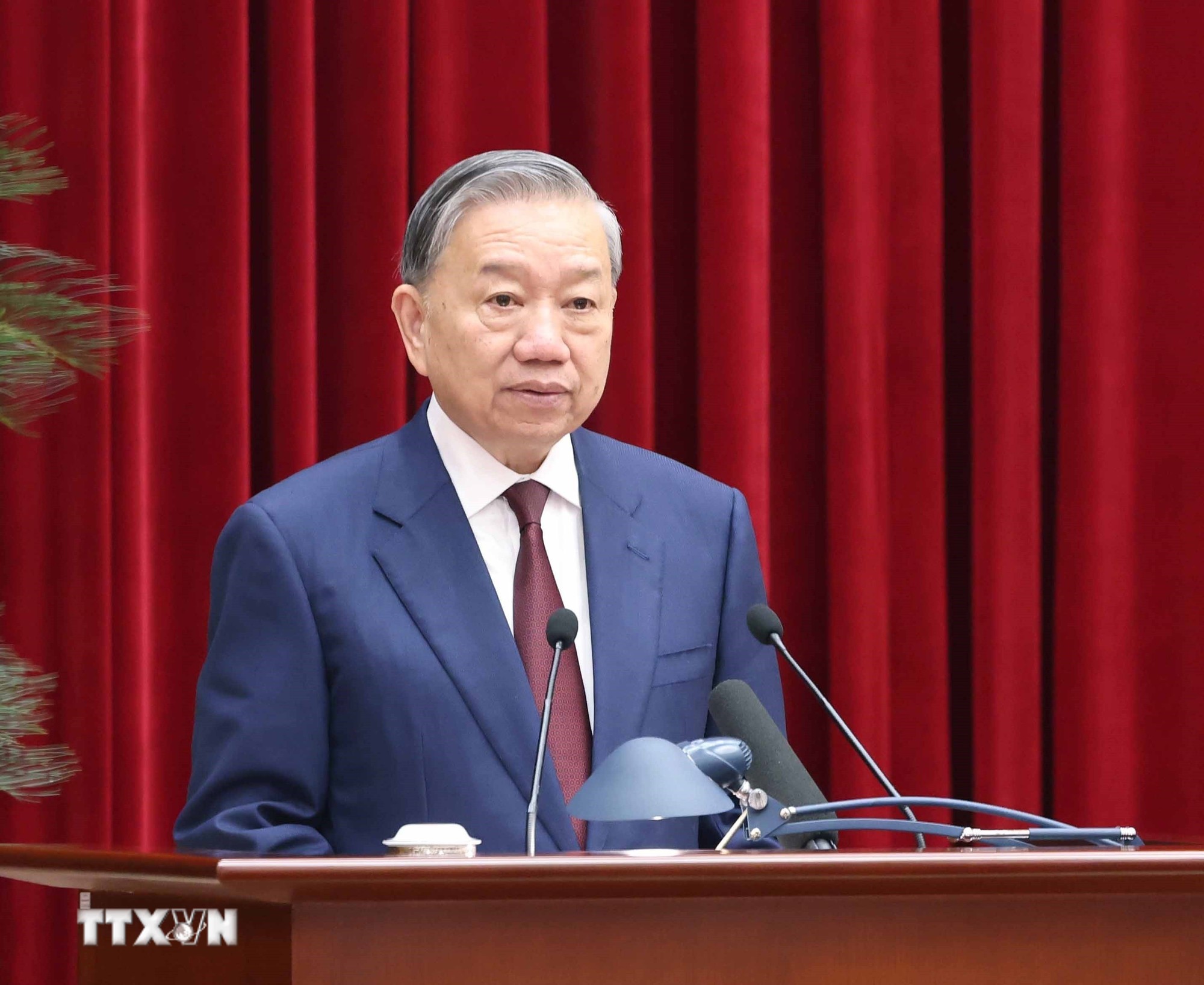 Tổng Bí thư Tô Lâm phát biểu bế mạc Hội nghị lần thứ hai Ban Chấp hành Trung ương Đảng khóa XIV. (Ảnh: Thống Nhất/TTXVN)