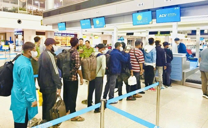 Hỗ trợ gia hạn tạm trú cho người nước ngoài không thể về nước do ảnh hưởng chiến tranh