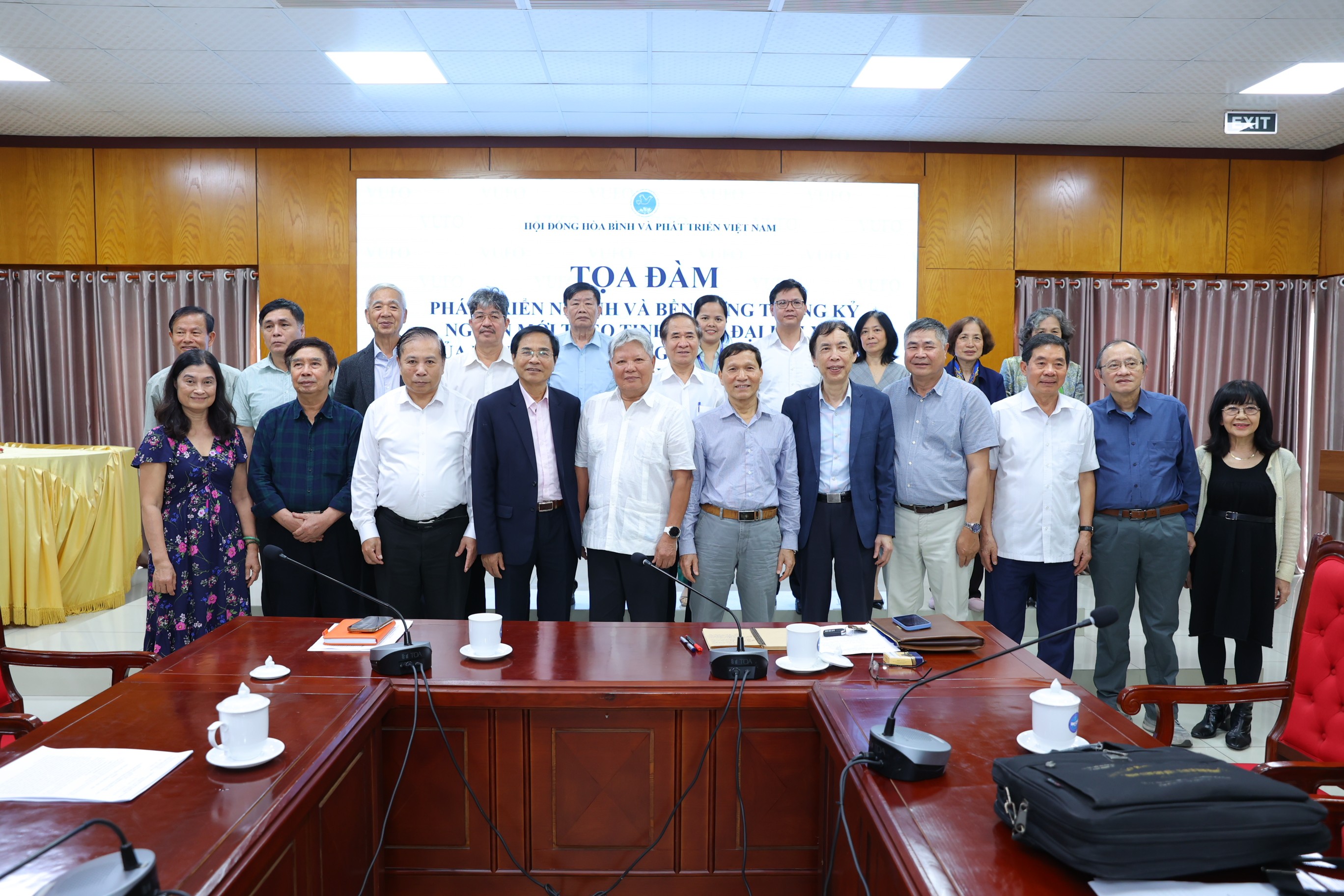 Tọa đàm: Giải pháp phát triển nhanh, bền vững đất nước trong 5 - 10 năm tới