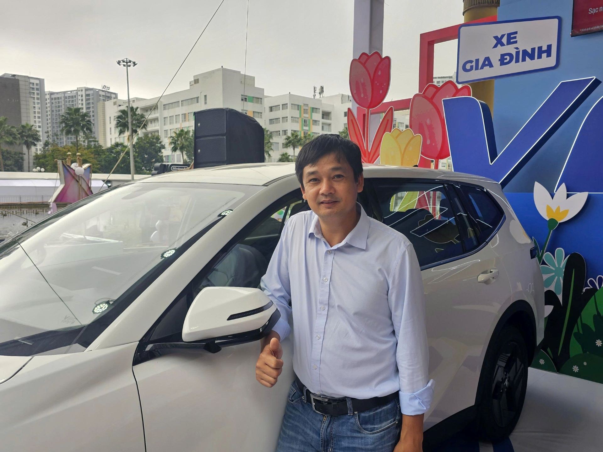 Khách hàng Bùi Xuân Huấn đánh giá cao khoang lái và khả năng vận hành mượt mà của MPV 7.