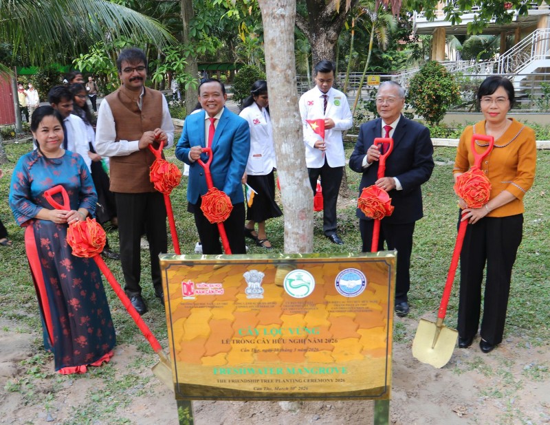 Trồng cây hữu nghị tại Cần Thơ Trồng cây hữu nghị tại Cần Thơ