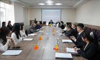 hoc gia nga viet trao doi ve trien vong phat trien cua viet nam trong the ky 21