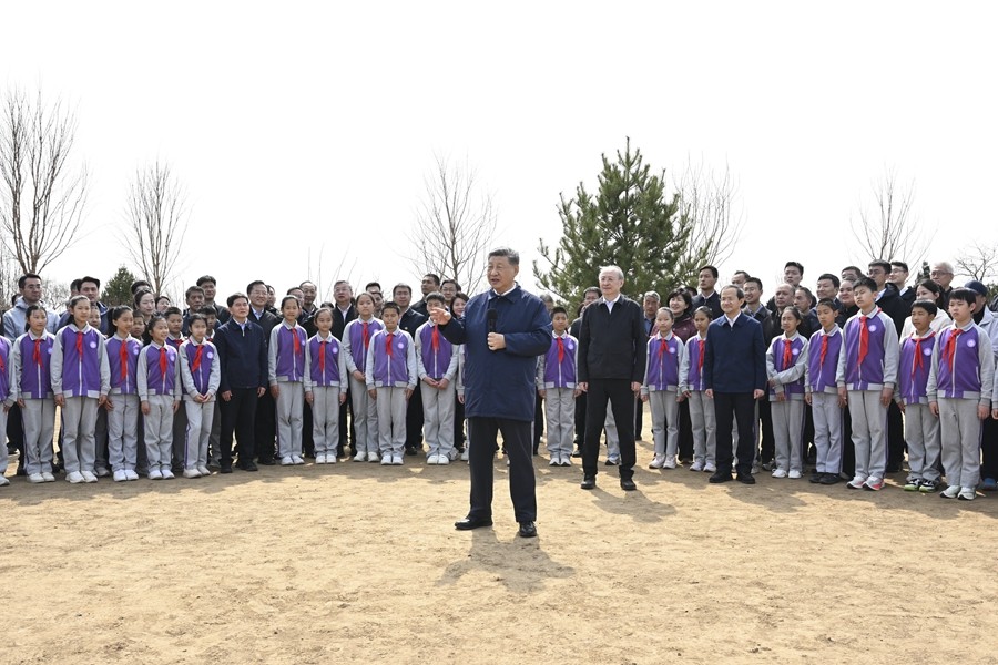 Tổng Bí thư, Chủ tịch Trung Quốc Tập Cận Bình tham gia hoạt động trồng cây ở Bắc Kinh