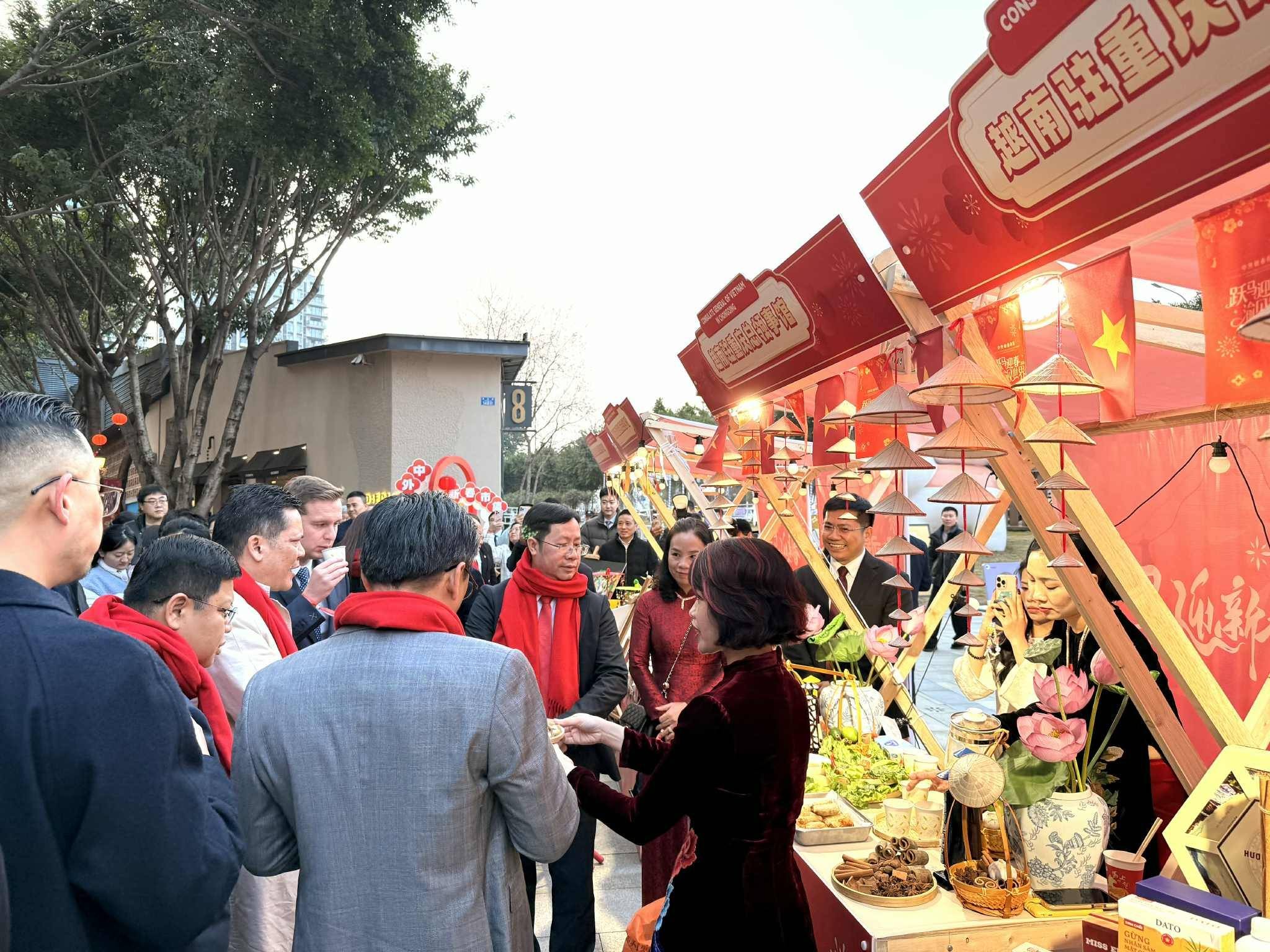 Giới thiệu môi trường đầu tư kinh doanh Việt Nam tại Trùng Khánh (Trung Quốc)