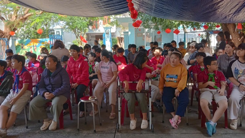 COV tài trợ cho trẻ khuyết tật ở Đà Nẵng COV tài trợ cho trẻ khuyết tật ở Đà Nẵng