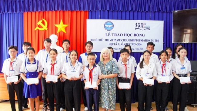 VNSF trao học bổng cho học sinh vượt khó tại Cà Mau