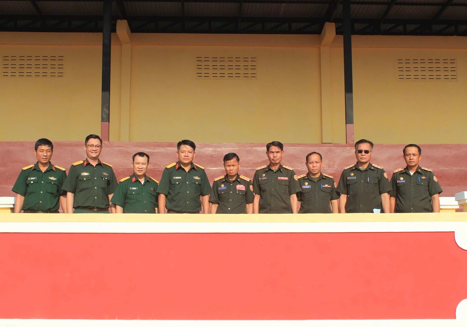 Chung vui Tết Bunpimay với các bạn Lào Chung vui Tết Bunpimay với các bạn Lào