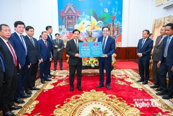 chung vui tet bunpimay voi cac ban lao