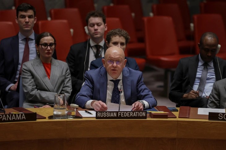 Đại diện thường trực của Nga tại Liên hợp quốc Vasily Nebenzya phát biểu trong cuộc họp của Hội đồng Bảo an về nghị quyết liên quan đến eo biển Hormuz. (Ảnh: Reuters)