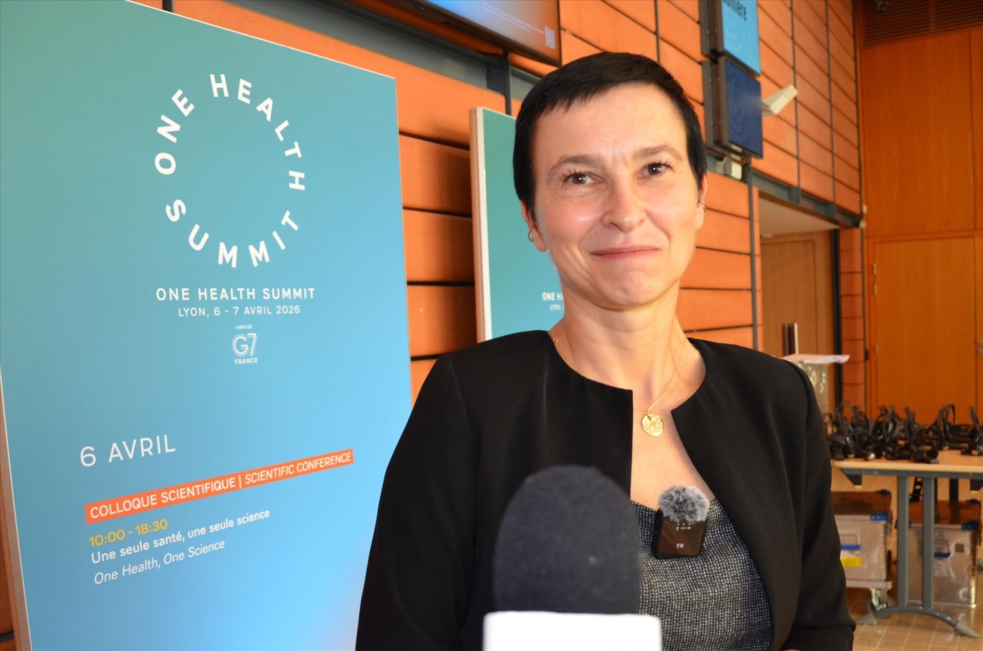 Bà Flavie Goutard, bác sĩ thú y chuyên về dịch tễ học thuộc Trung tâm nghiên cứu quốc tế vì sự phát triển nông nghiệp (CIRAD) của Pháp, đánh giá rằng điểm đặc biệt của mô hình Việt Nam được đánh giá đi đầu trong triển khai cách tiếp cận “Một sức khỏe”