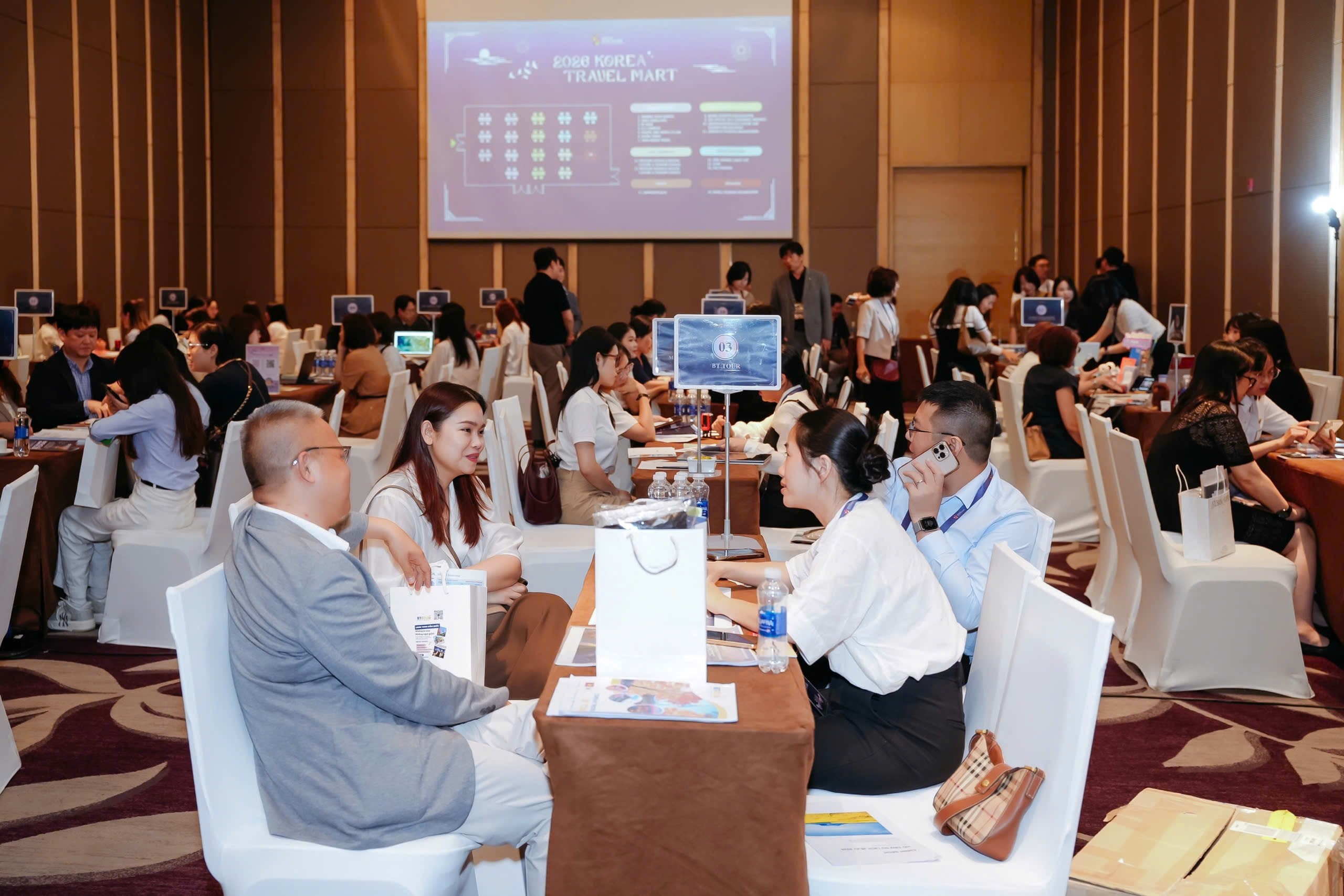 Chương trình trao đổi giữa đối tác Việt Nam - Hàn Quốc ngày 8/4 Chương trình trao đổi giữa đối tác Việt Nam - Hàn Quốc ngày 8/4