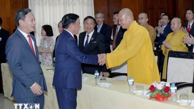 Thường trực Ban Bí thư gặp gỡ cán bộ Đại sứ quán và cộng đồng người Việt tại Lào