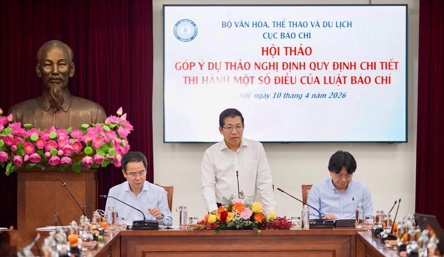 Cục trưởng Cục Báo chí Lưu Đình Phúc phát biểu tại Hội thảo. (Ảnh: KT)