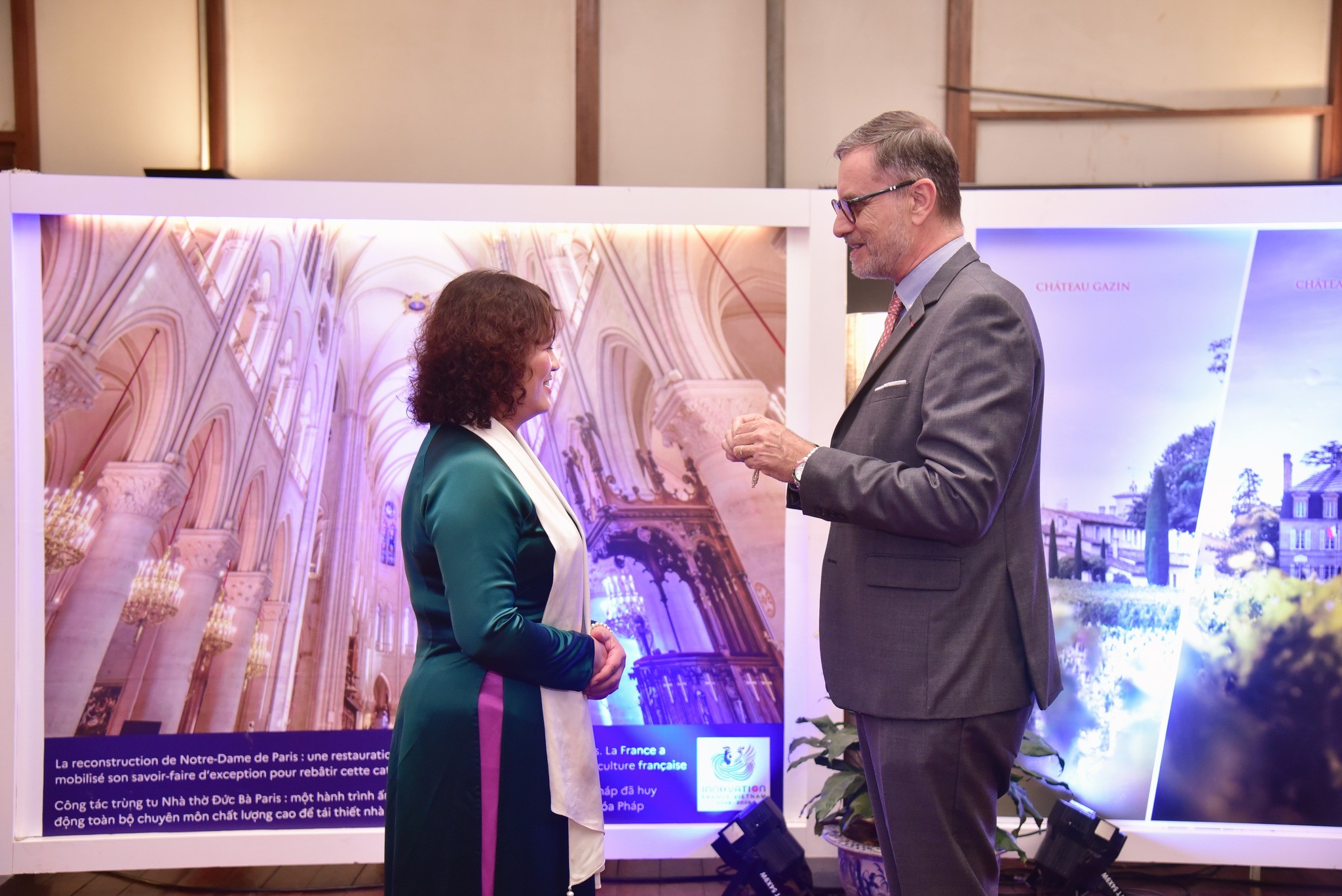 GS.TS. Đinh Thị Mai Thanh nhận Huân chương Cành cọ Hàn lâm của Pháp GS.TS. Đinh Thị Mai Thanh nhận Huân chương Cành cọ Hàn lâm của Pháp