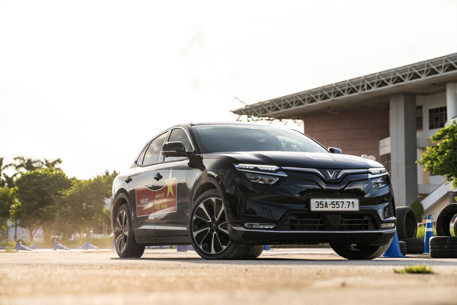 Chủ doanh nghiệp tiết lộ lý do mua VinFast VF 8: “Lãi đậm” cả trải nghiệm lẫn chi phí Chủ doanh nghiệp tiết lộ lý do mua VinFast VF 8: “Lãi đậm” cả trải nghiệm lẫn chi phí