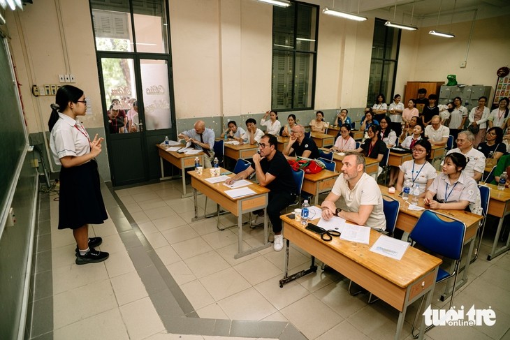 Các bạn học sinh tham gia cuộc thi hùng biện bằng tiếng Pháp Các bạn học sinh tham gia cuộc thi hùng biện bằng tiếng Pháp