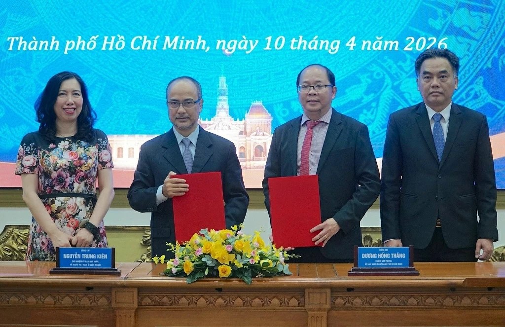 Đẩy mạnh công tác người Việt Nam ở nước ngoài, khơi thông nguồn lực phát triển Công tác người Việt Nam ở nước ngoài: khơi thông nguồn lực phát triển