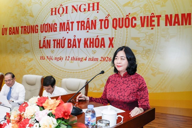  Bà Bùi Thị Minh Hoài,  Ủy viên Bộ Chính trị, Bí thư Trung ương Đảng, Bí thư Đảng ủy MTTQ, các đoàn thể Trung ương, Chủ tịch Ủy ban Trung ương MTTQ Việt Nam phát biểu bế mạc Hội nghị