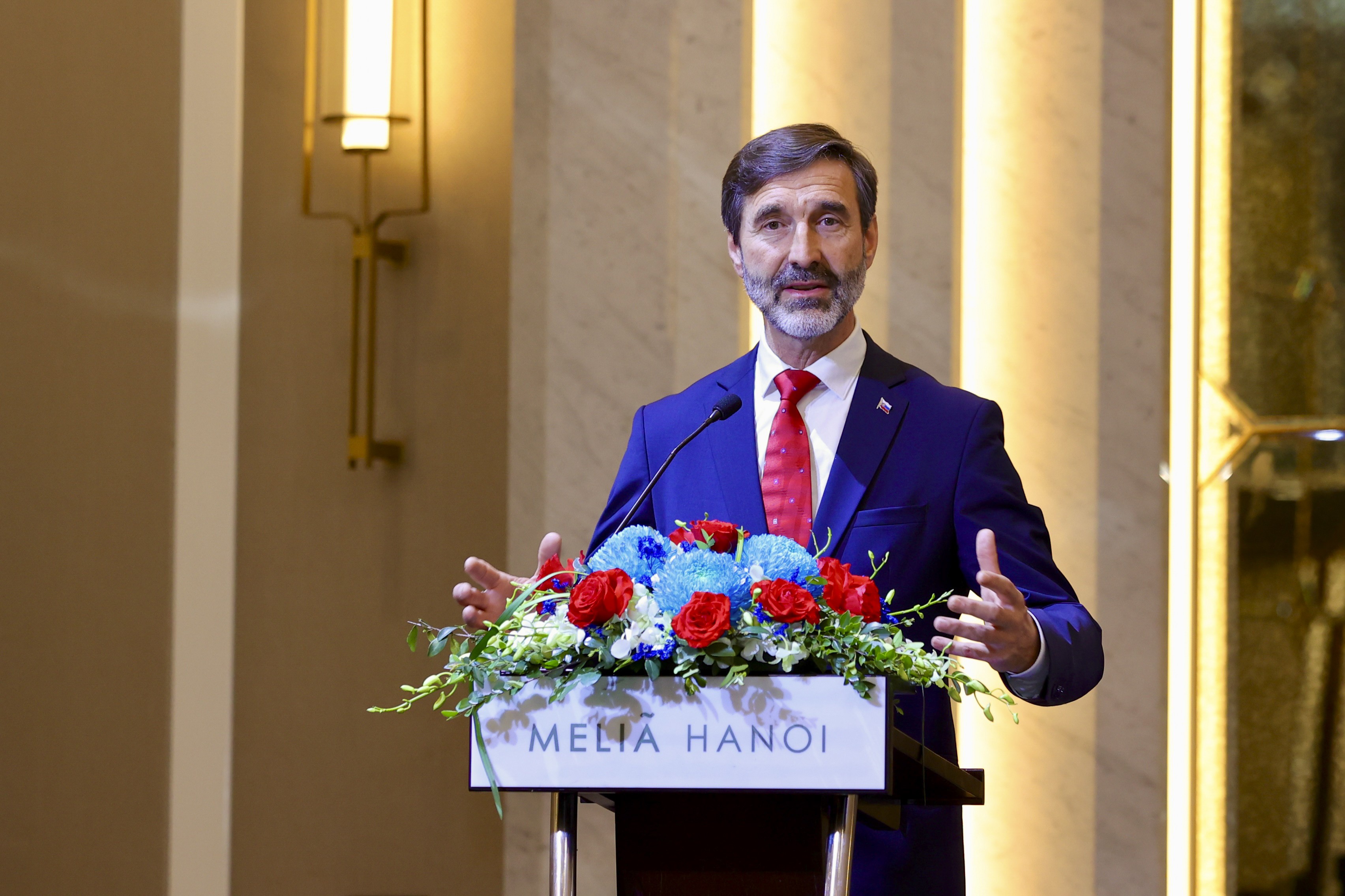 Bộ trưởng Ngoại giao Slovakia, ông Juraj Blanar phát biểu tại buổi gặp. 