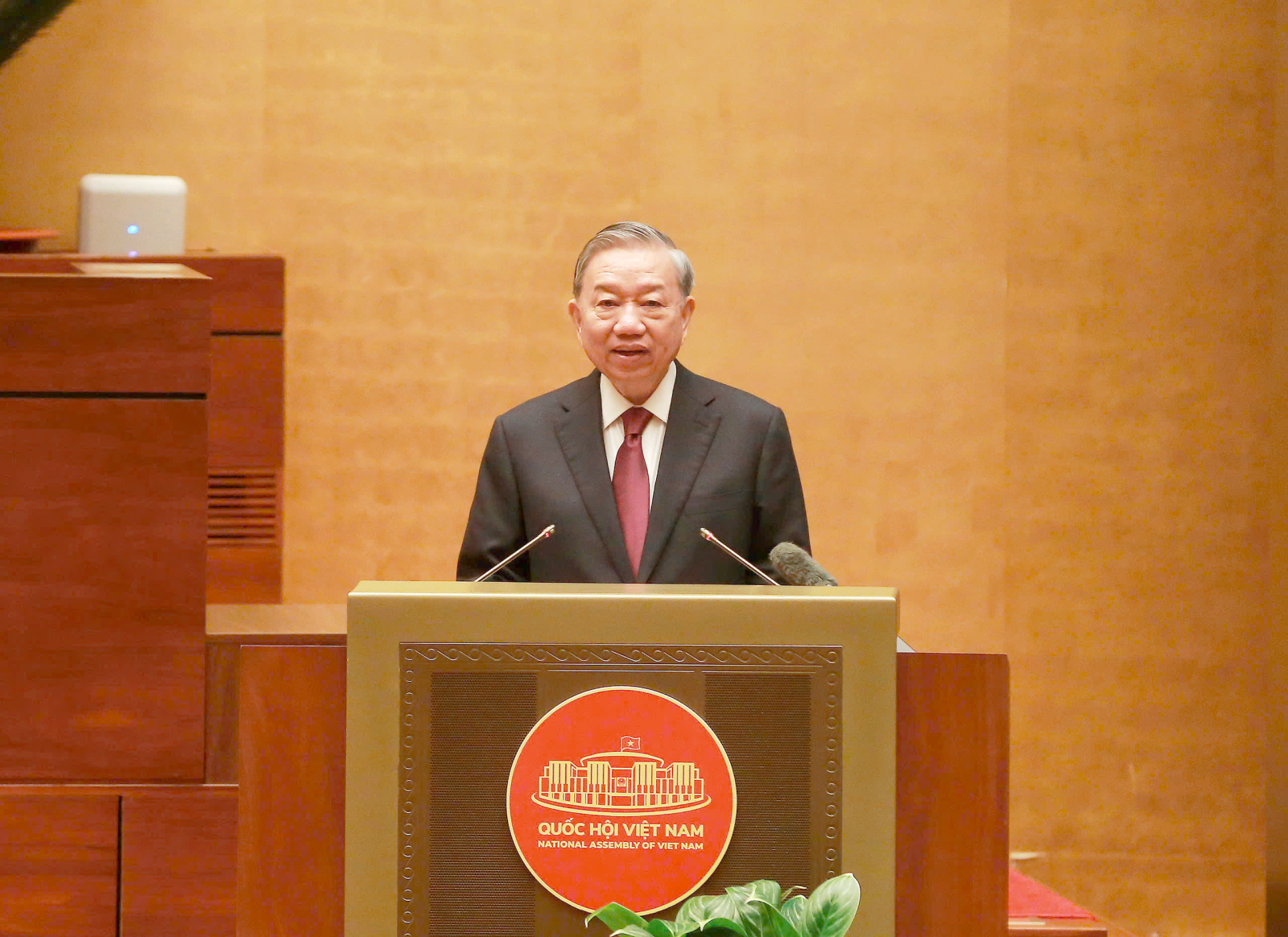 Đồng chí Tổng Bí thư, Chủ tịch nước Tô Lâm phát biểu tại Hội nghị quán triệt và triển khai Nghị quyết Hội nghị Trung ương 2 khóa XIV.