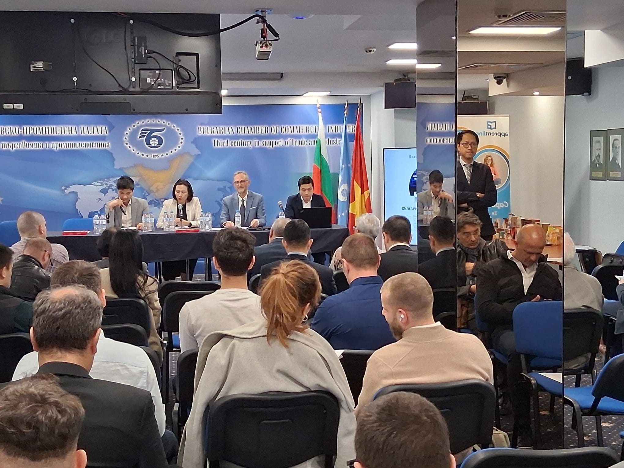 Việt Nam - Bulgaria thúc đẩy hợp tác trong lĩnh vực công nghệ, chuyển đổi xanh Việt Nam - Bulgaria thúc đẩy hợp tác trong lĩnh vực công nghệ, chuyển đổi xanh