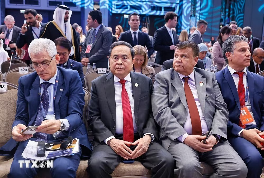 Chủ tịch Quốc hội Trần Thanh Mẫn cùng đoàn Việt Nam dự lễ khai mạc IPU-152