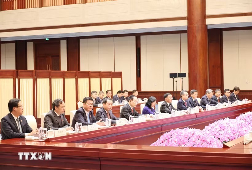 Cùng xây dựng nền tảng vật chất vững chắc cho quan hệ song phương Việt-Trung Cùng xây dựng nền tảng vật chất vững chắc cho quan hệ song phương Việt-Trung