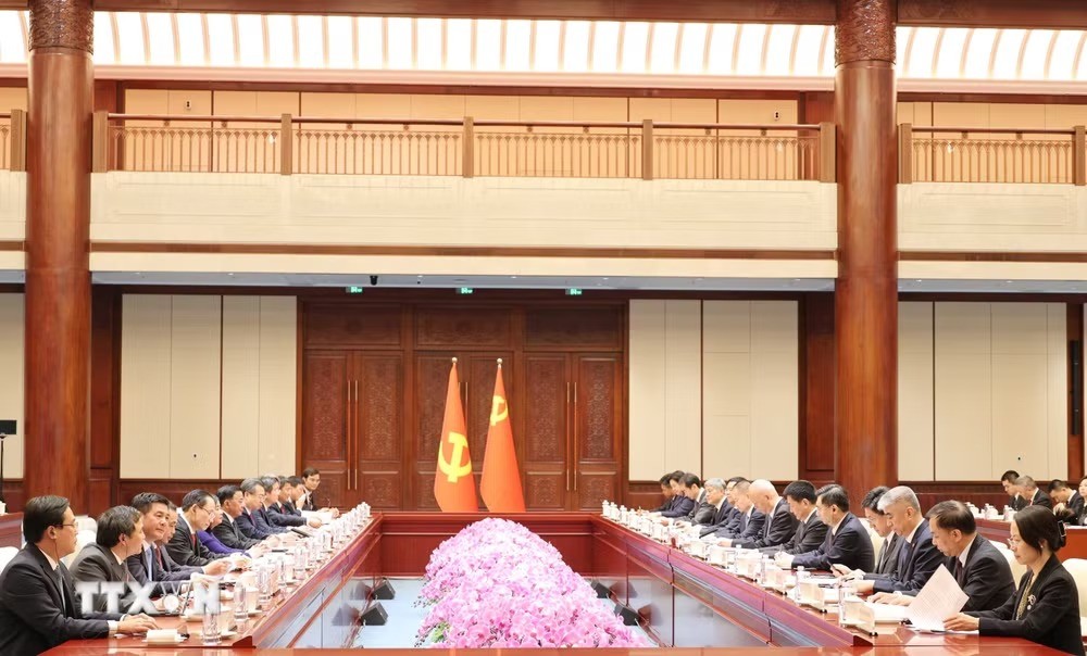 Cùng xây dựng nền tảng vật chất vững chắc cho quan hệ song phương Việt-Trung Cùng xây dựng nền tảng vật chất vững chắc cho quan hệ song phương Việt-Trung