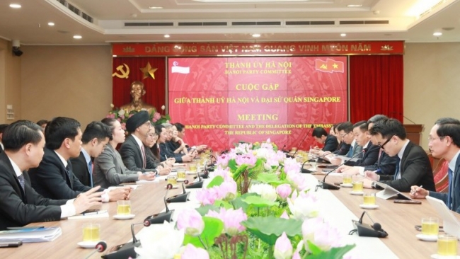 Hà Nội thúc đẩy hợp tác với Singapore trong đào tạo, bồi dưỡng cán bộ phục vụ chuyển đổi lớn