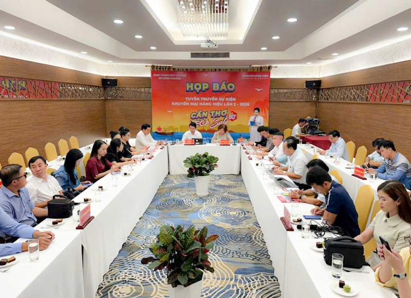 “Cú hích tiêu dùng mừng đại lễ – Sôi động sân chơi săn hàng hiệu thật, giảm giá thật”