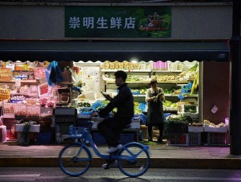 nhung cua hang nho phan chieu suc ben cua kinh te trung quoc